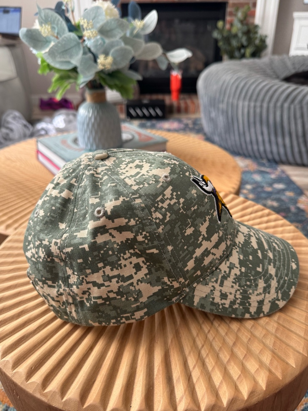 Minnesota Vikings Salute to Service Adjustable Hat Hardly Worn - Picture 2 of 8
